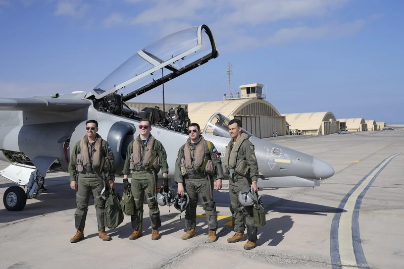Pilotos del IA-63 Pampa III de la Fuerza A�rea Argentina (Foto: Alejandro Santander, enviado especial de defensa.com)